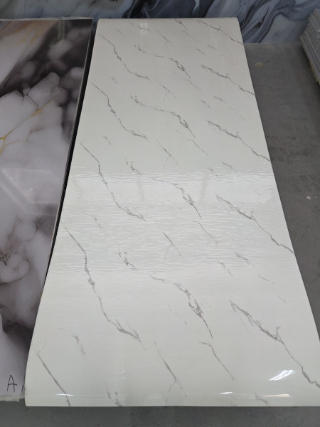 Могат ли самозалепващите панели да се използват в баня?