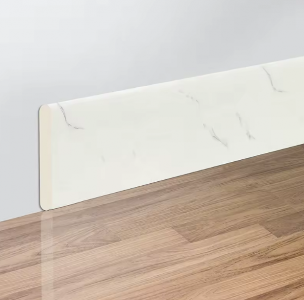 Самозалепващ гъвкав перваз с бял мраморен ефект – 2 метра