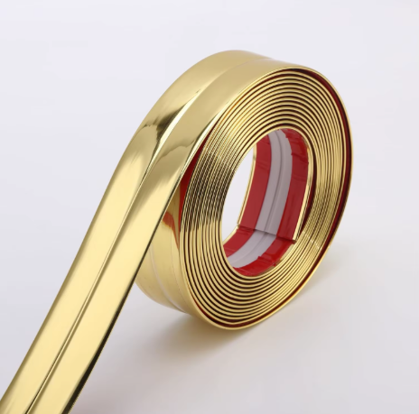 Самозалепваща декоративна лайсна за панели и стени – златна